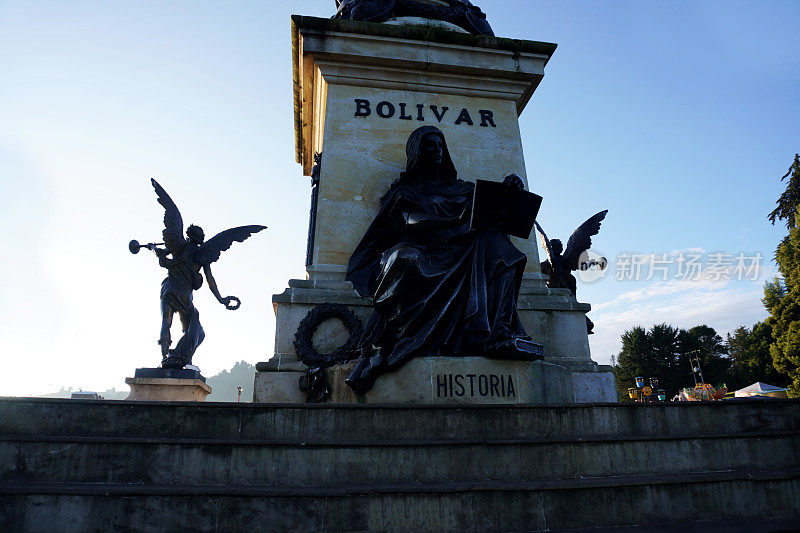 解放者纪念碑的特写(Simón玻利瓦尔)在历史性的战场上的战斗<e:1>。